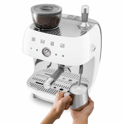 Smeg Beyaz Öğütücülü Espresso Kahve Makinesi