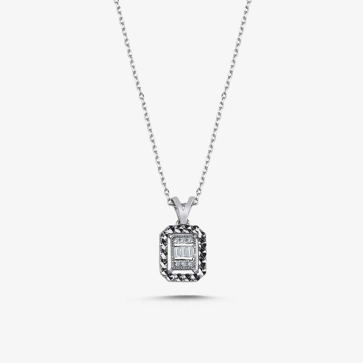 0.07 KARAT PIRLANTA EFEKTLİ BAGET KOLYE