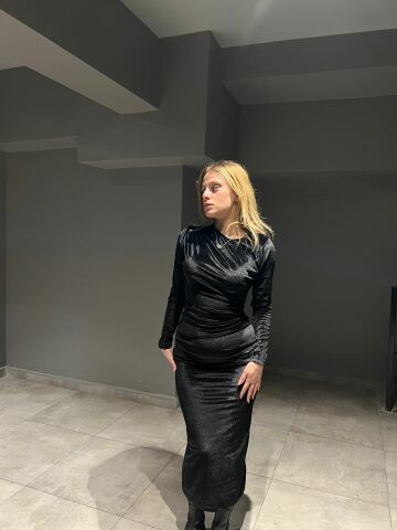 Kadife Büzgülü Siyah Elbise