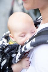 Huggy Nest Baby Carrier - Dock Yin Yang