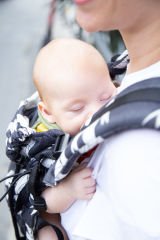 Huggy Nest Baby Carrier - Dock Yin Yang