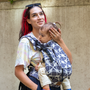 Huggy Plus Toddler Size Carrier - Marble Mist
