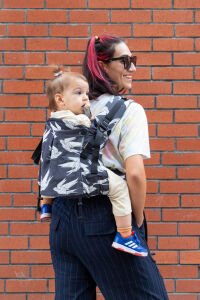 Huggy Plus Toddler Size Carrier - Dock Yin Yang