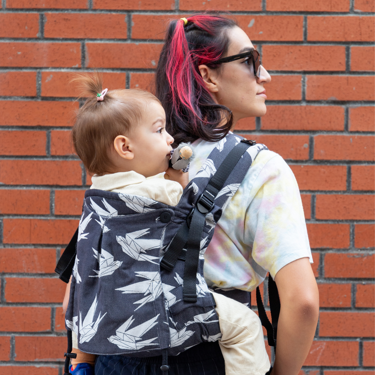 Huggy Plus Toddler Size Carrier - Dock Yin Yang