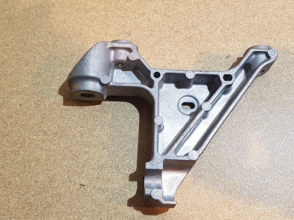 Trafic 3-III Sol Motor Bağlantı Kulağı 1.6 Dci R9M (2013-2019) 244834609R -Renault Mais
