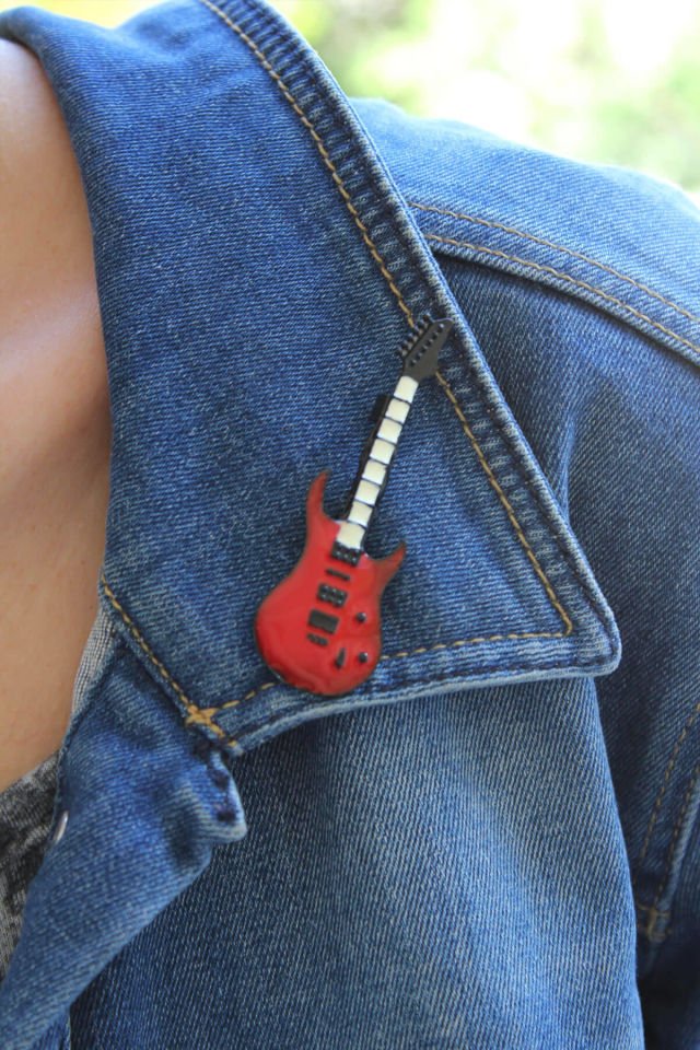 Kırmızı Gitar Broş