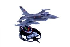 ParsI FİLO F-16C   MALZEME:ABS  GÖVDE BOYU:31cm  KANAT AÇIKLIĞI:31cm