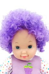Büyüleyici Kıvırcık Saçlarıyla Şarkı Söyleyen 43cm Oyuncak Bebek Üzüm