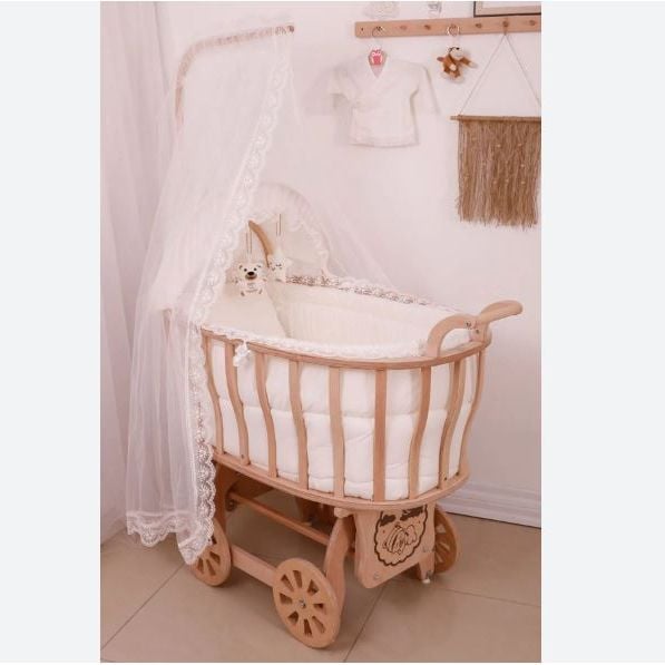 Bebekonfor Krem Fransız Dantelli Uyku Seti ile Doğal Ahşap Sepet Bebek Beşik DS-05