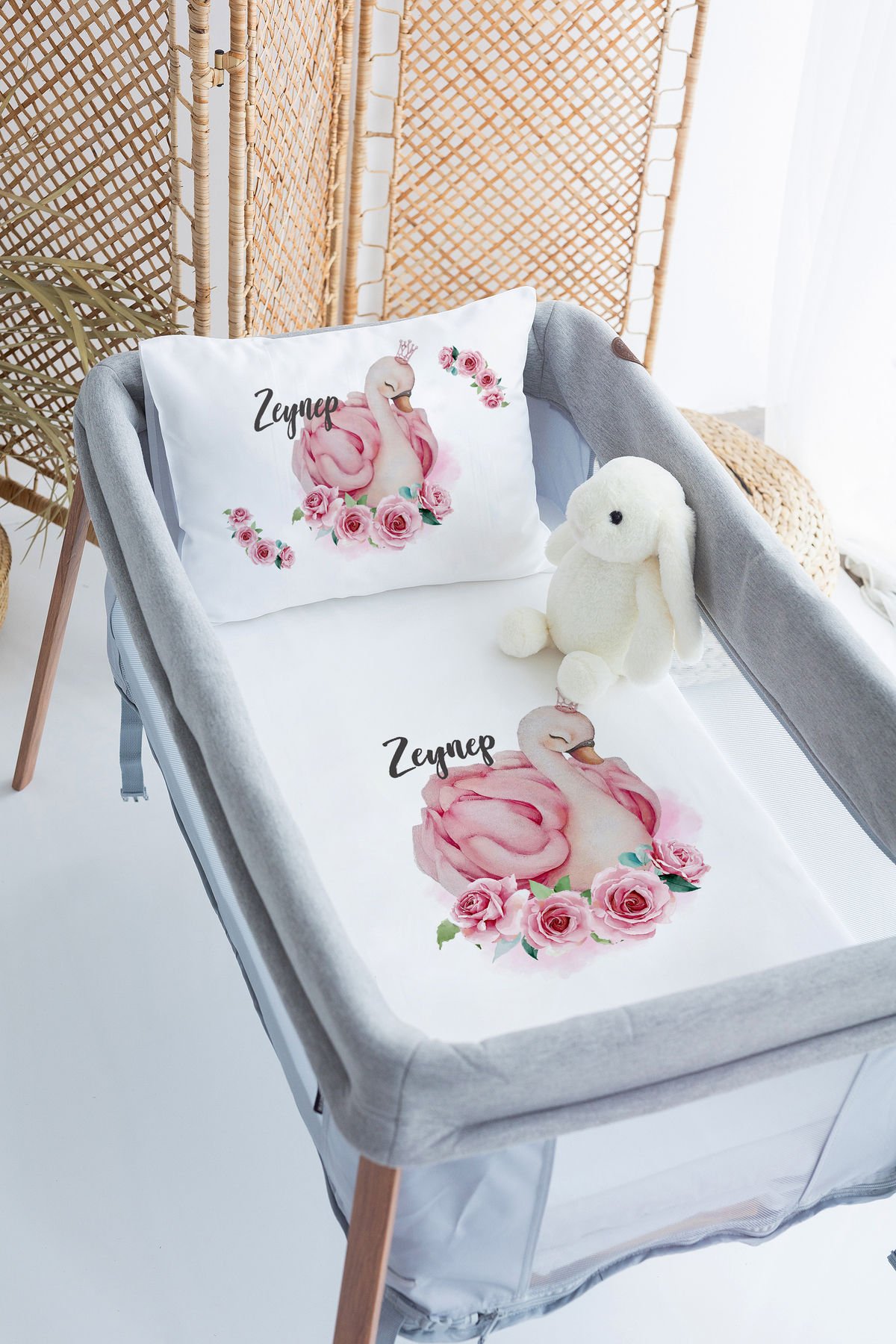 %100 Delux Pamuk İsme Özel 70x120 Park Yatak Nevresim Takımı Kuğu