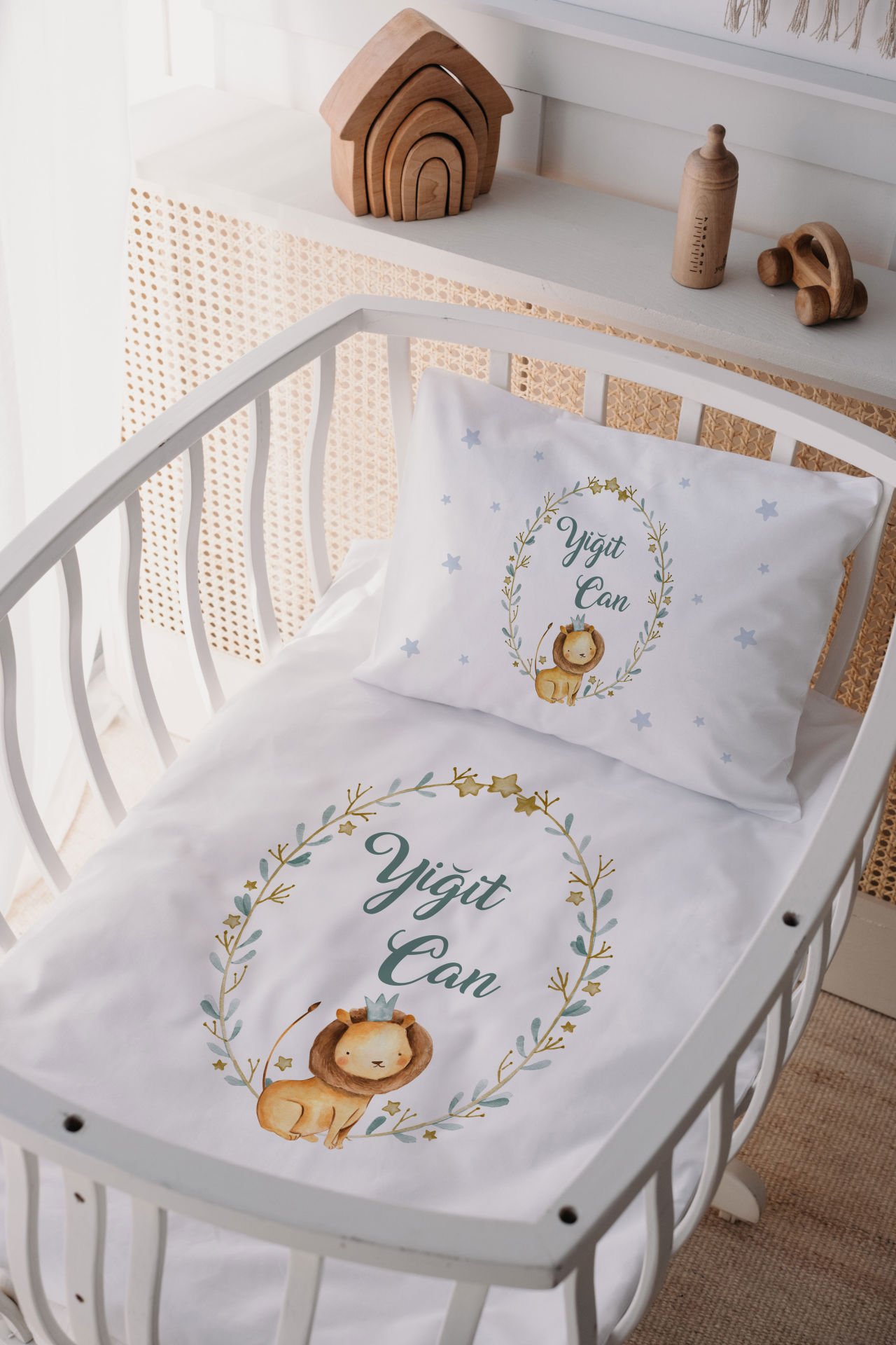 %100 Delux Pamuk İsme Özel 60x100 Anne Yanı Beşik Nevresim Takımı Aslan