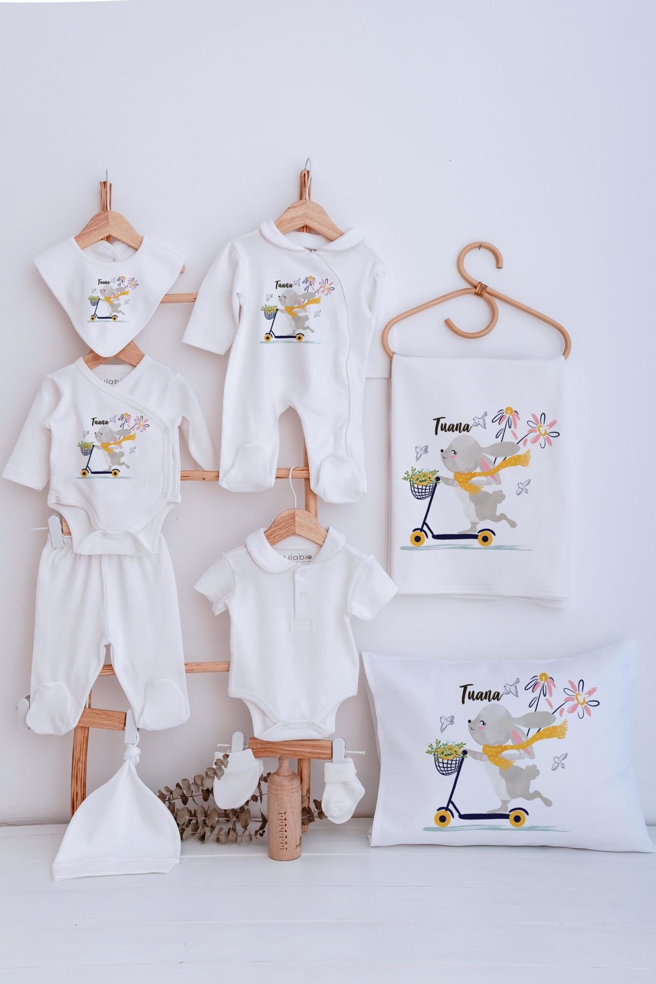 Lilabio Bebe Yaka İsme Özel Delux 12li Hastane Çıkışı Scooterlı Tavşan