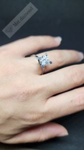 1,50 karat mozanit taşlı yüzük V tırnak