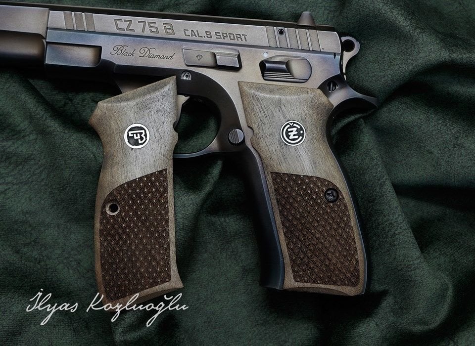 Cz 75-85b Yarım Petek Desen Beyaz(Gümüş Renk) Logolu Kök Ceviz Kabza