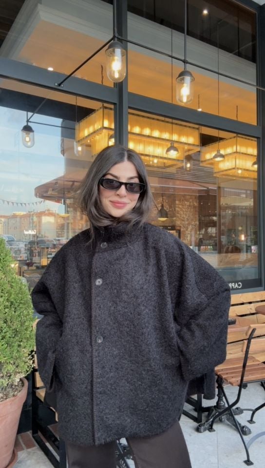 Dik yaka kırcıkllı kahve dikiş detaylı panço