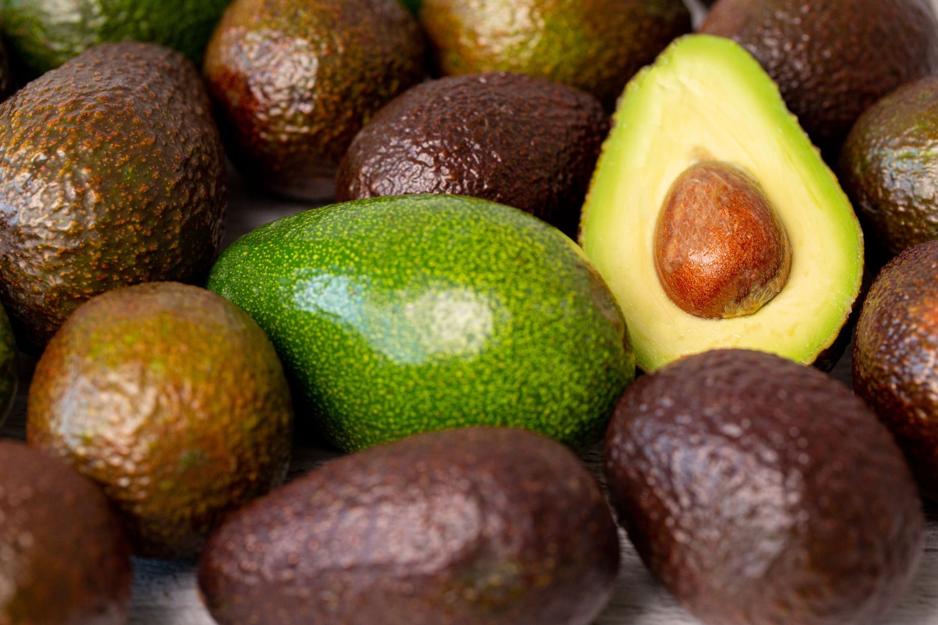 Taze Hasat Hass Avokado - 1 KG (4-5 ADET) - Gerçek Anamur Avokadosu - Anamour Natural
