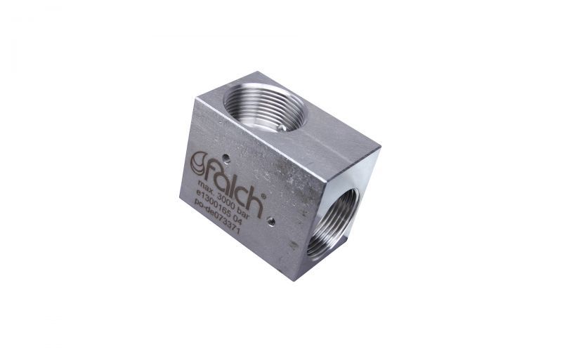 Angle 3000 bar, M26 inner thread x M26 inner thread, DN 8