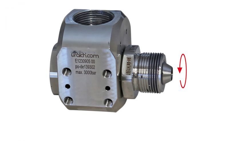 Swivel 3000 bar, 70 ° C, M26internal thread 50 l / min, 90° x M26 external thread