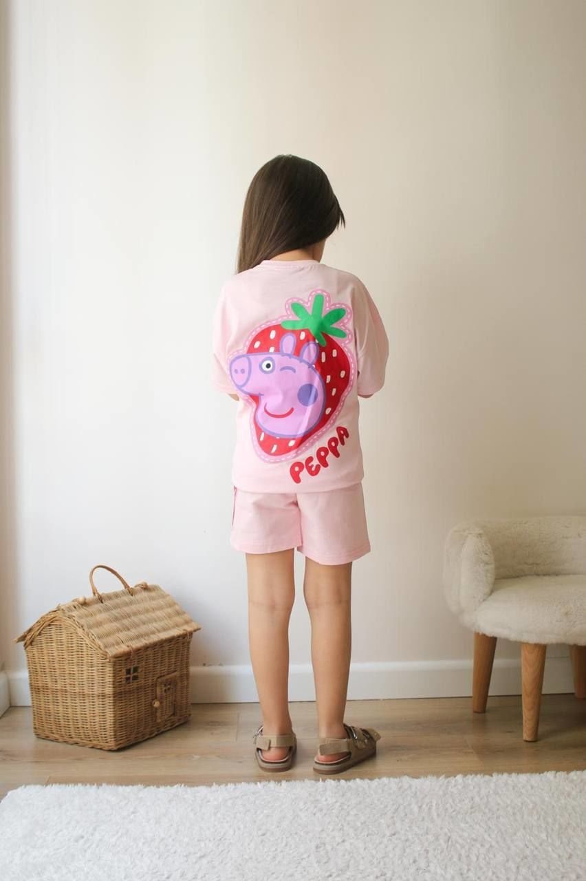 Pembe şortlu takım