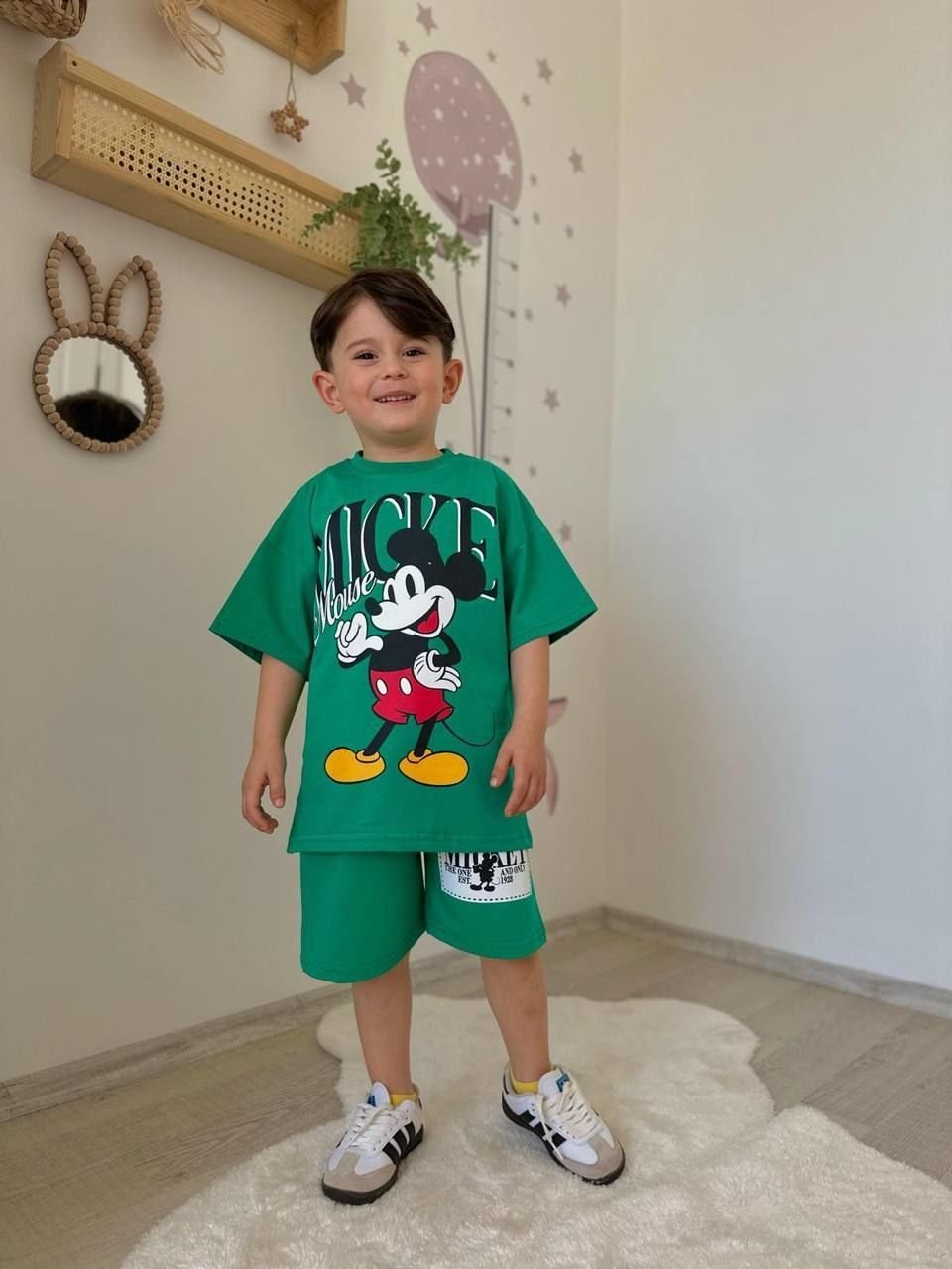 Mickey şortlu