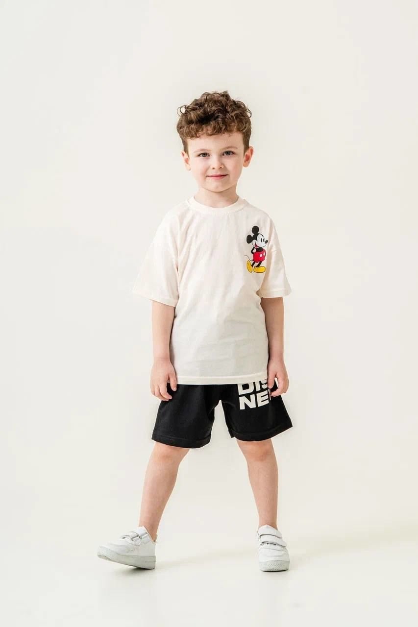 Mickey Mouse şortlu