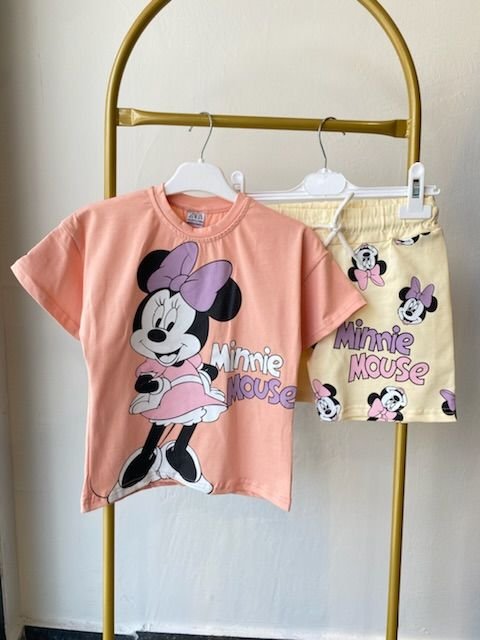 Minnie Mouse şortlu