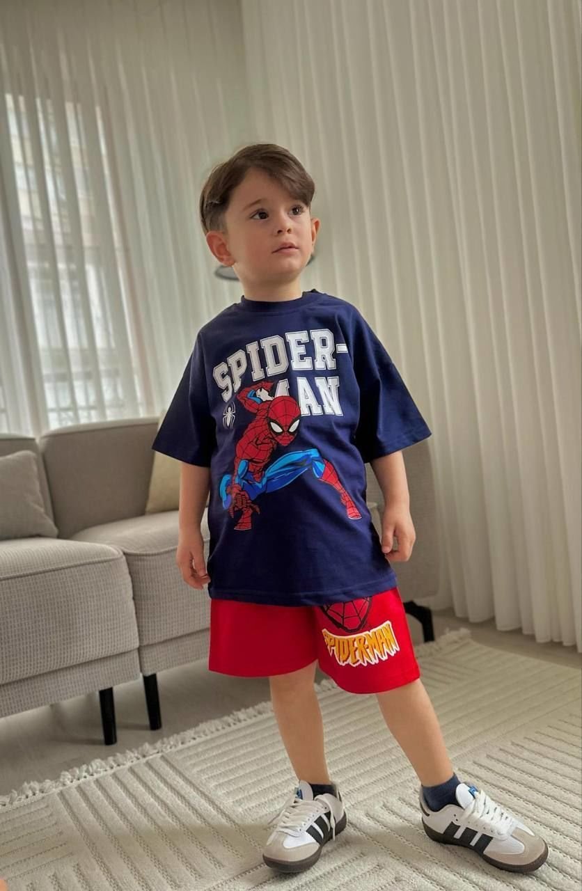 Spiderman şortlu