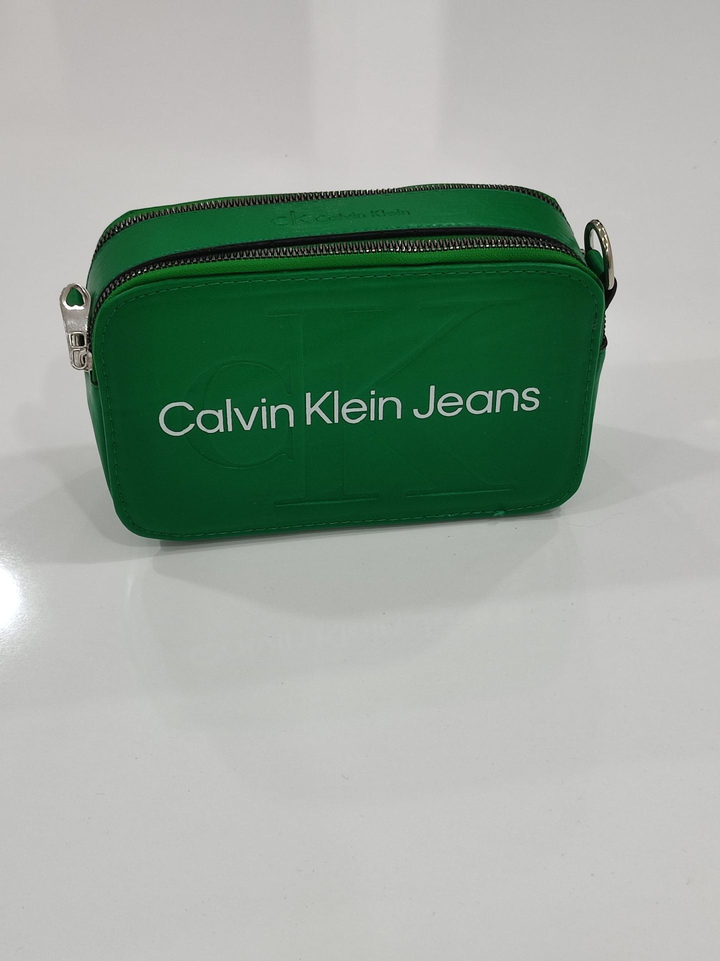 CALVİN KLEİN JEANS KUTU MODEL ÇANTA BENETTON YEŞİLİ