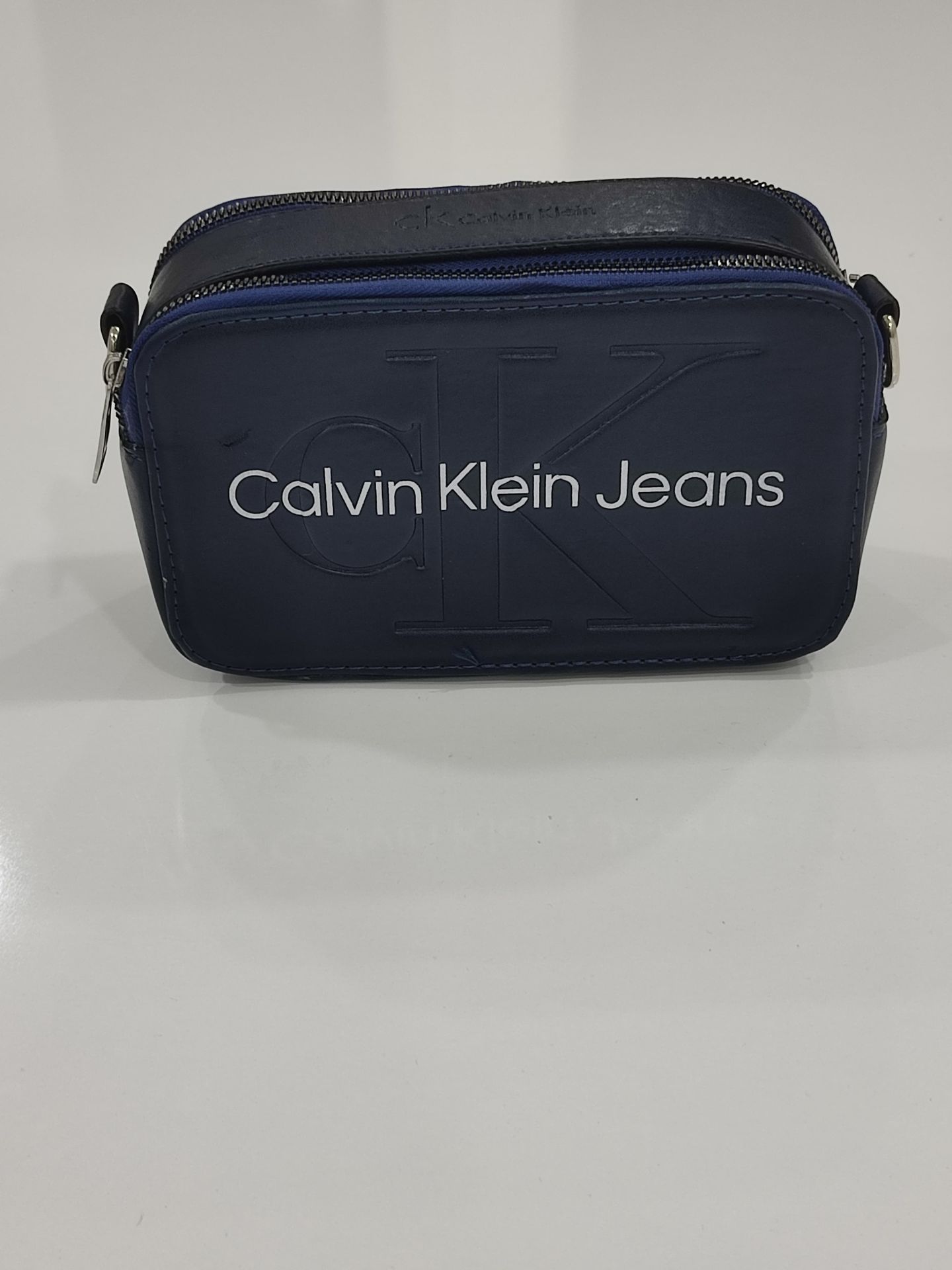 CALVİN KLEİN JEANS KUTU MODEL ÇANTA LACİVERT