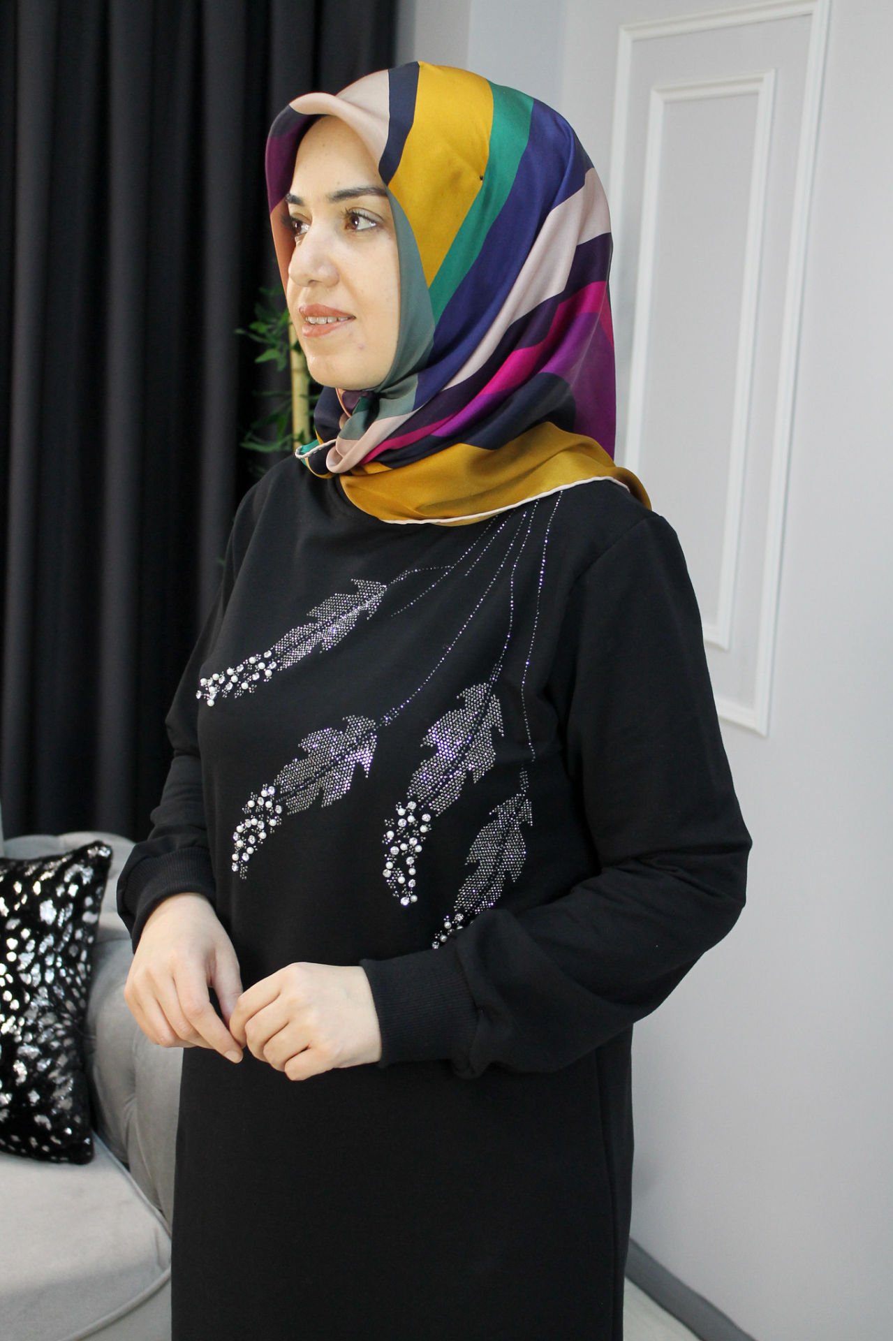 AYŞE AKAY Yaprak Desenli Taş Detaylı Penye Tunik Siyah