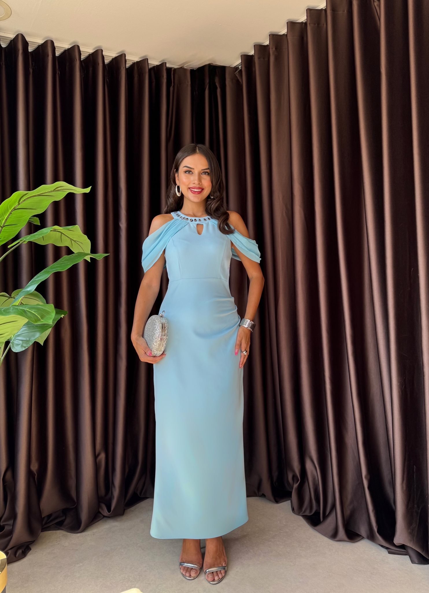 3052  OMUZ DEKOLTELİ ELBİSE