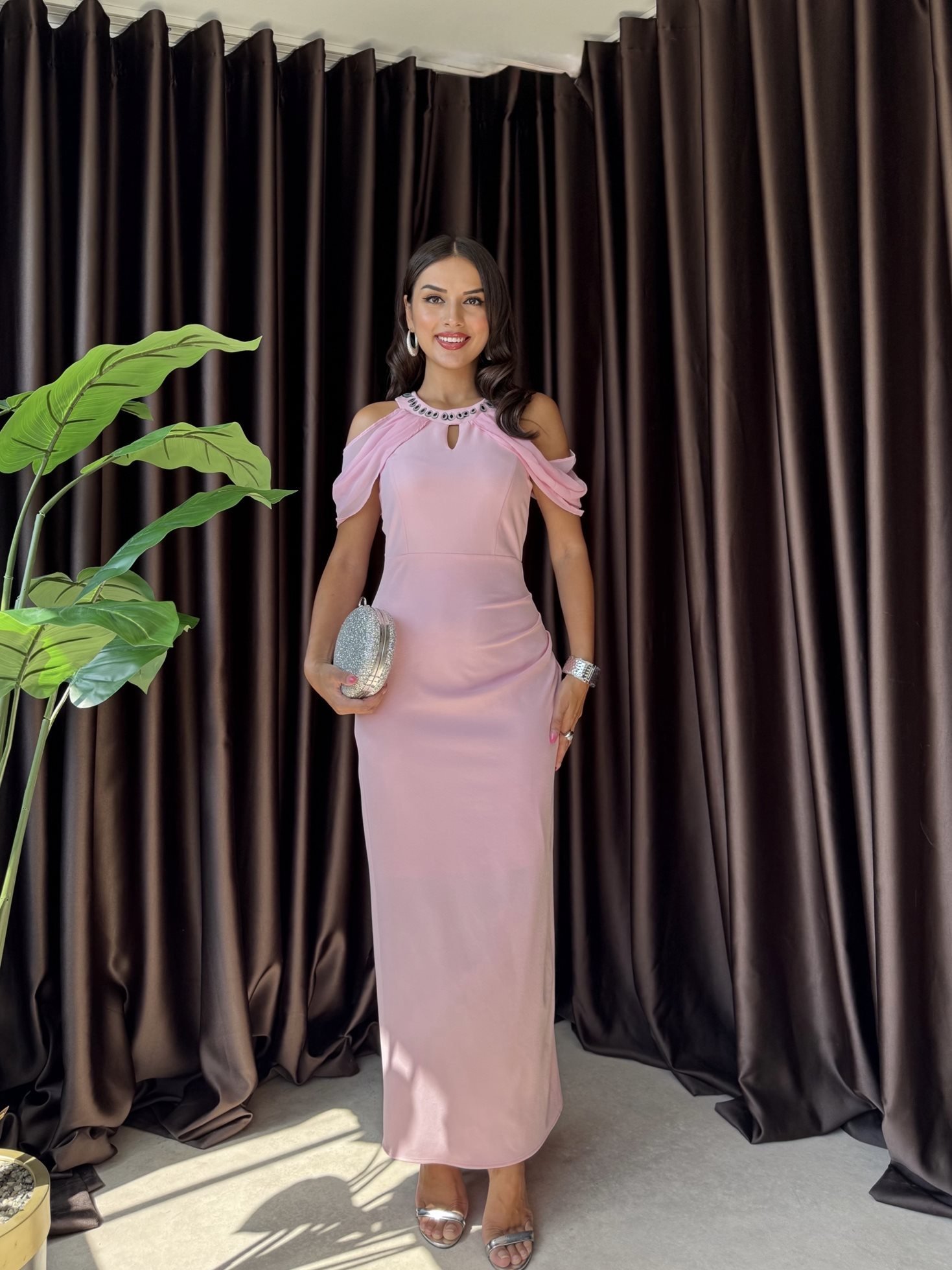 3052  OMUZ DEKOLTELİ ELBİSE