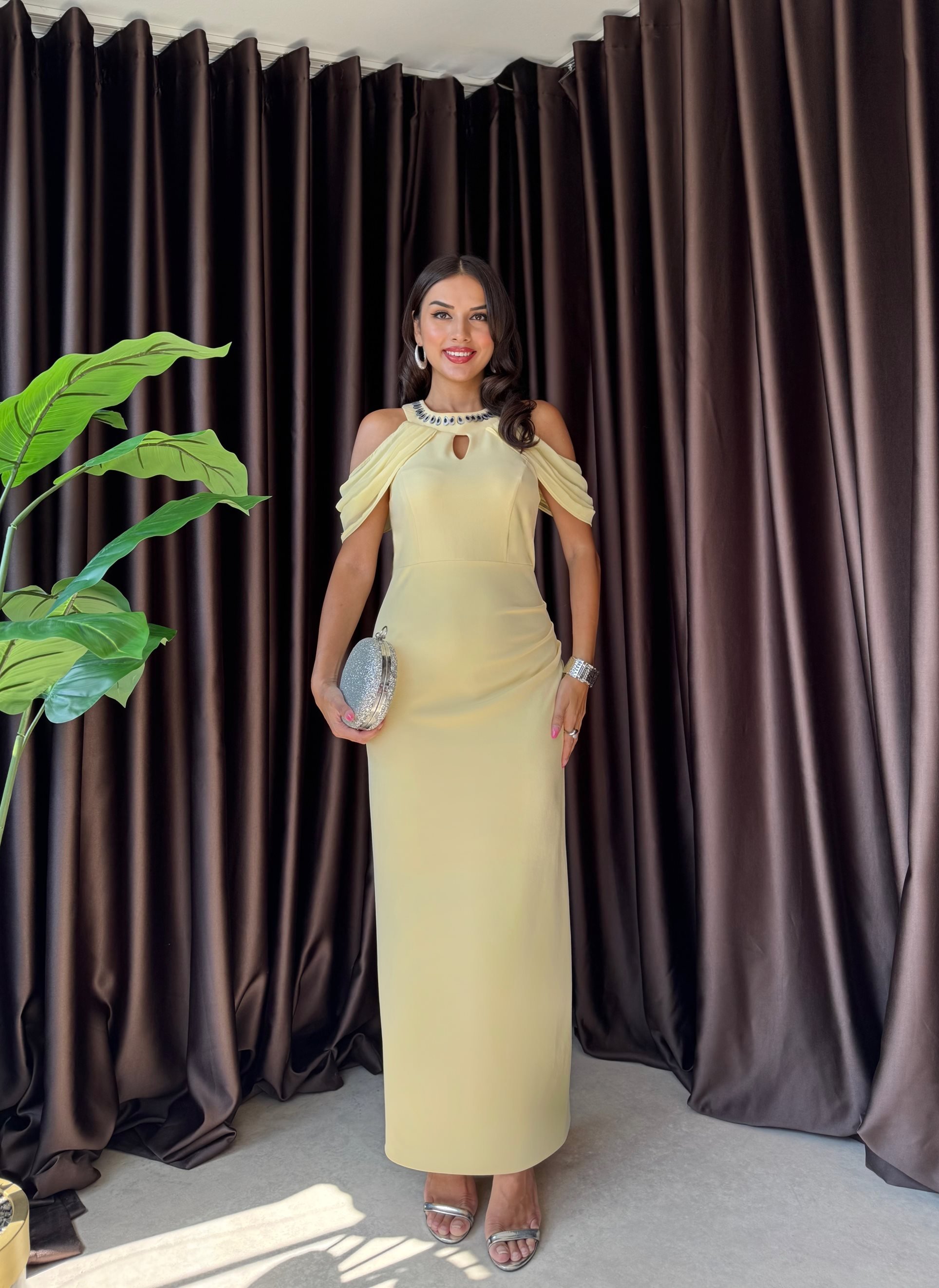 3052  OMUZ DEKOLTELİ ELBİSE