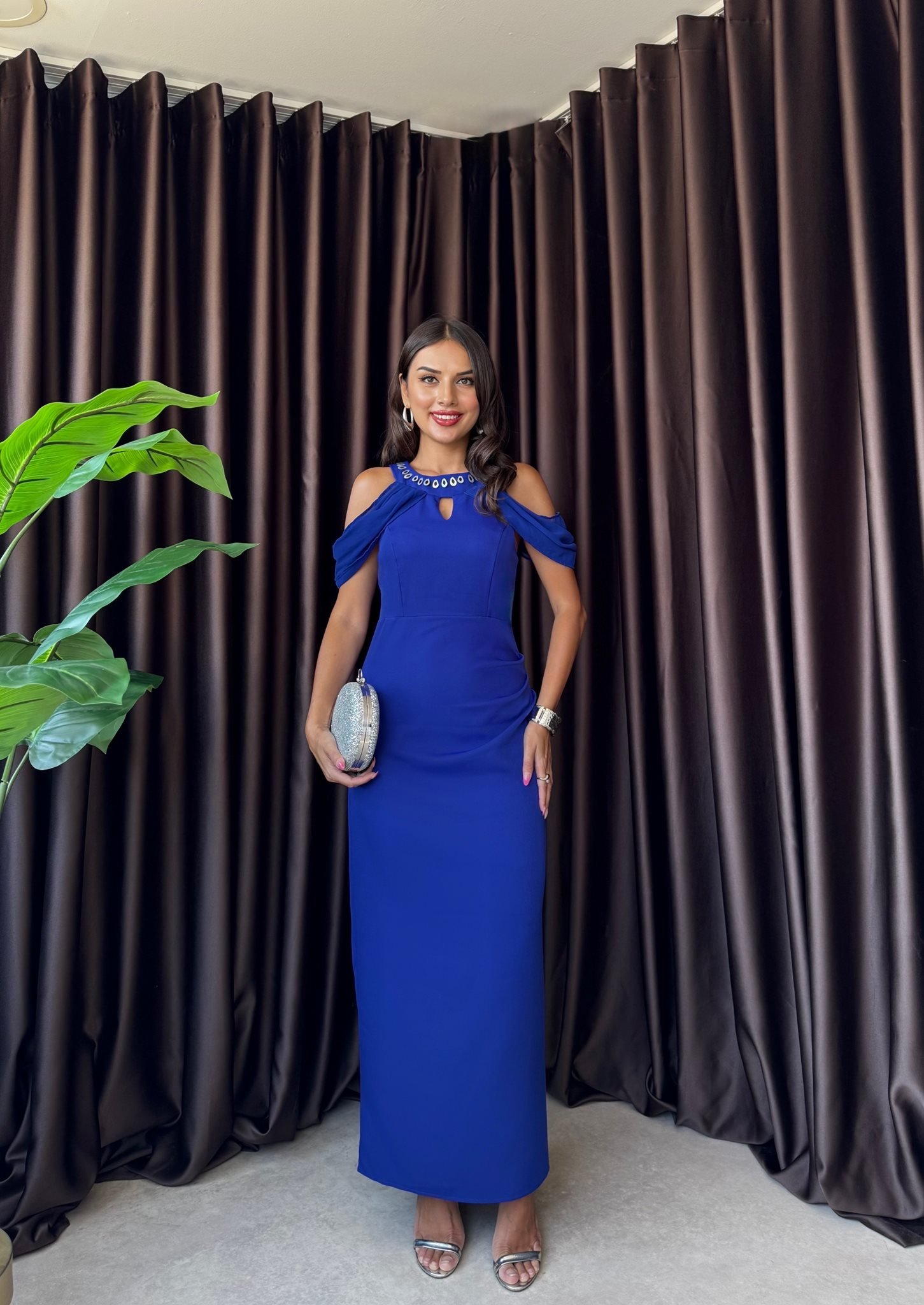 3052  OMUZ DEKOLTELİ ELBİSE