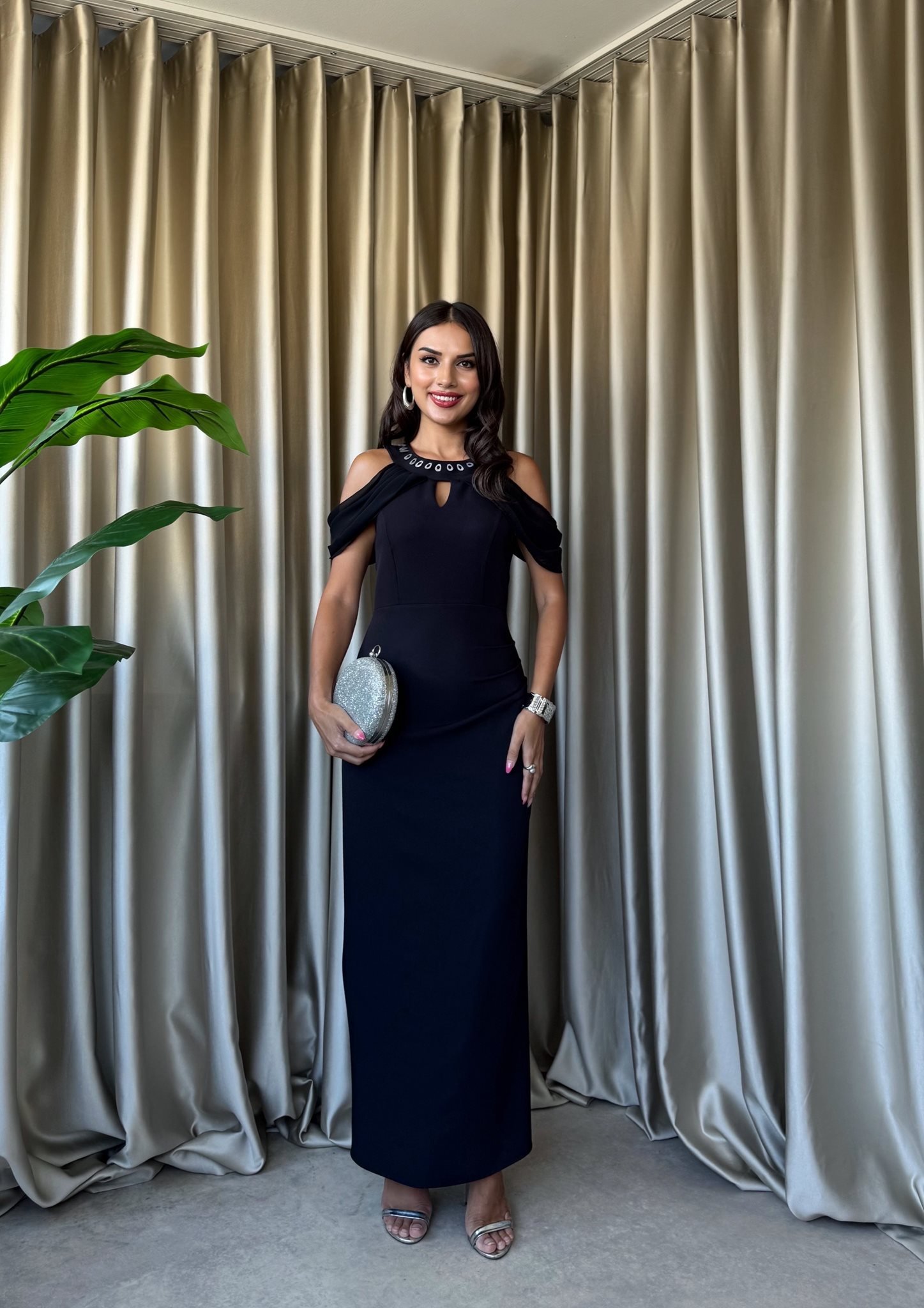 3052  OMUZ DEKOLTELİ ELBİSE