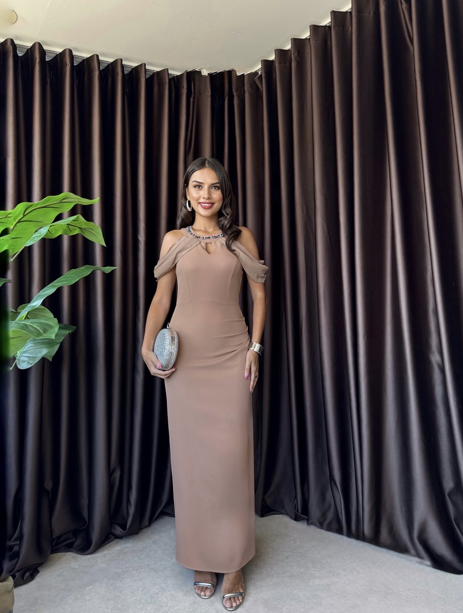 3052  OMUZ DEKOLTELİ ELBİSE