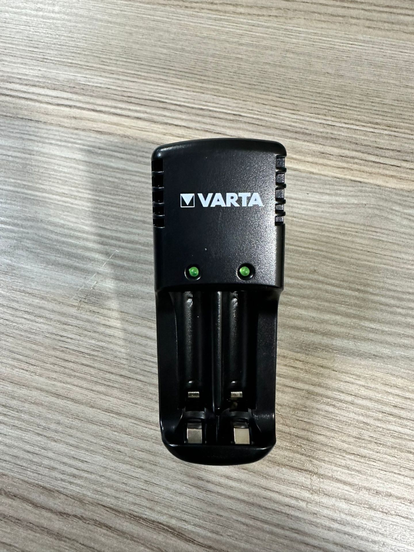 Varta 57666 Mini Şarj Cihazı (Pilsiz) 2Li AA/AAA