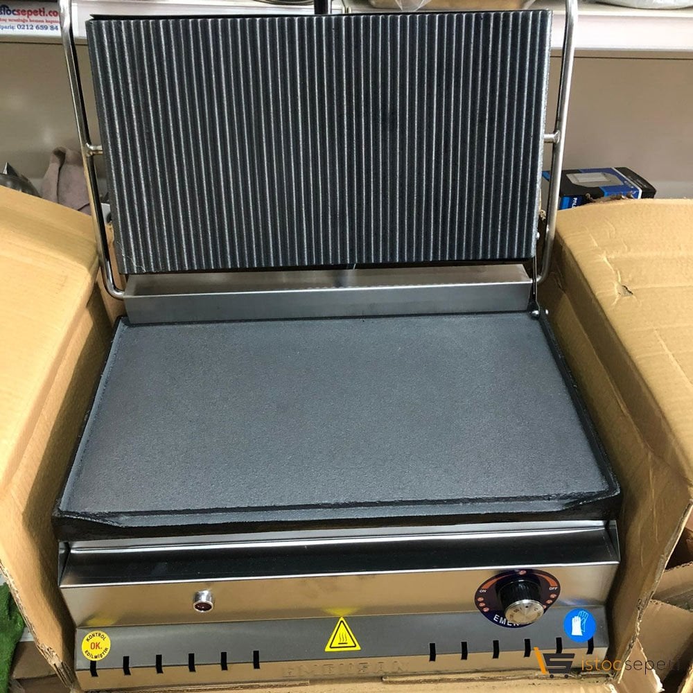 Islak Tost Makinesi 20 Dilim Alt Kısmı Düz Üst Taraf Tırtıklı Elektrikli