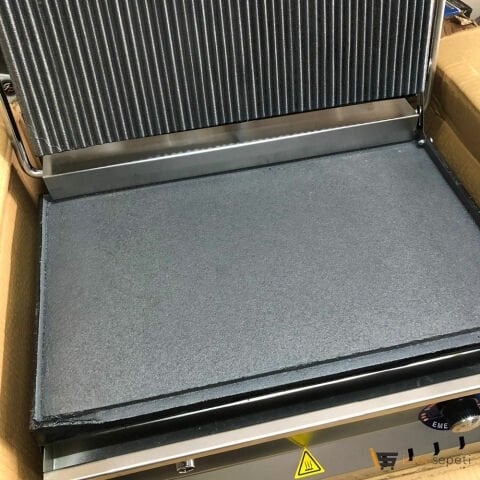 Islak Tost Makinesi 20 Dilim Alt Kısmı Düz Üst Taraf Tırtıklı Elektrikli