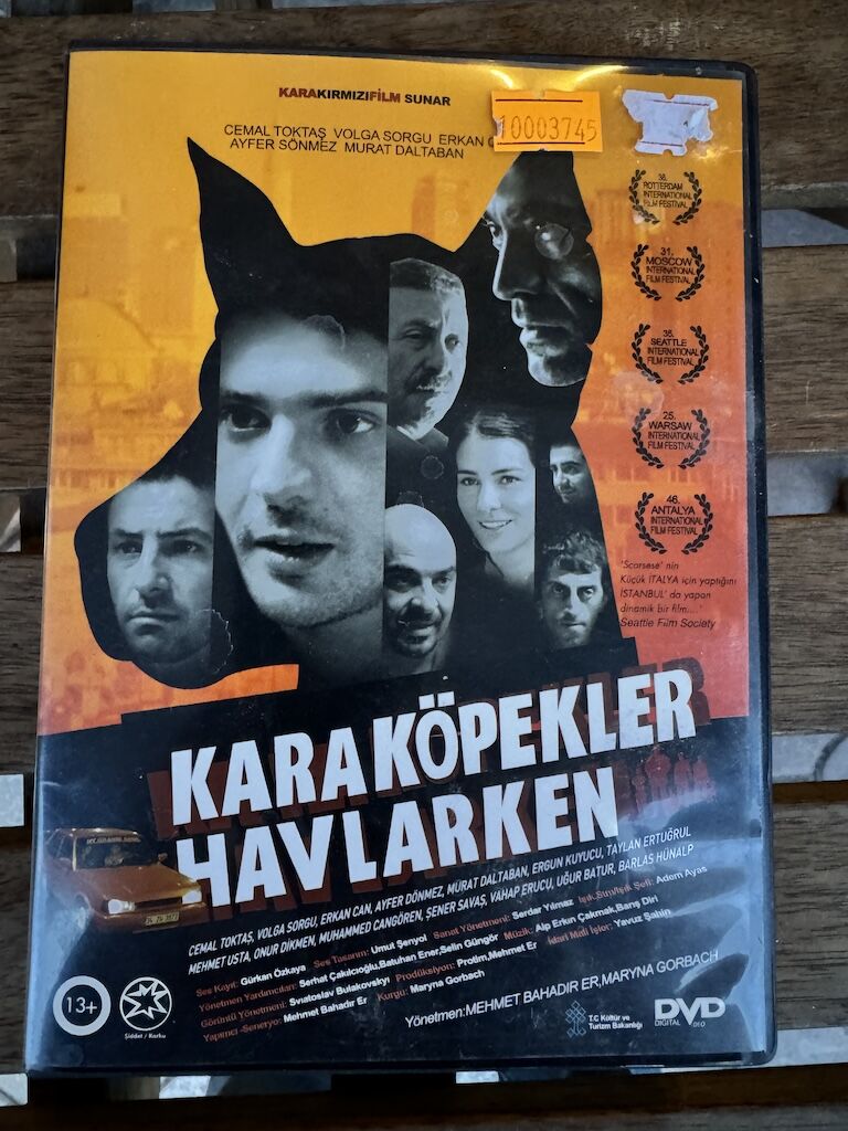 KARA KÖPEKLER HAVLARKEN - DVD