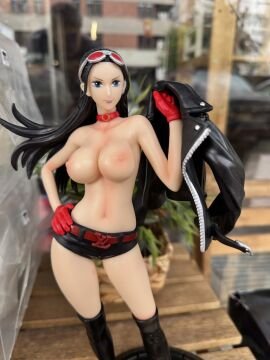 ROBIN - ANIME FIGURE