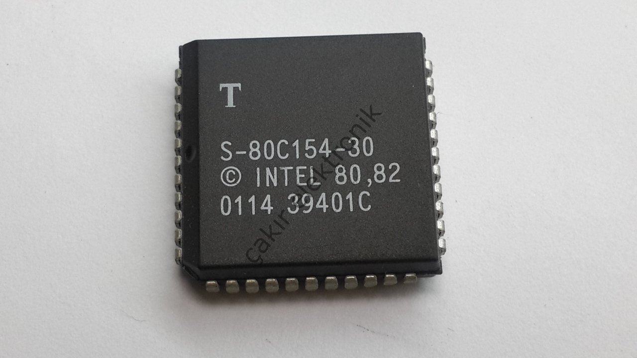 80C154 - PLCC - S-80C154-30 - 0 to 36 MHz Single Chip 8–bit Microcontroller