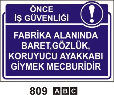 Fabrika Alanında Baret Gözlük Koruyucu Ayakkabı Giymek Mecburidir