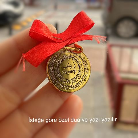 Gümüş Ayetel kürsi ve isim  yazılı bebek yaka iğnesi