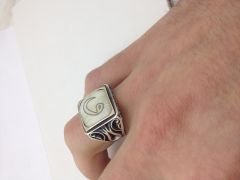 Gümüş Kare Sedefli Vav Erkek yüzüğü