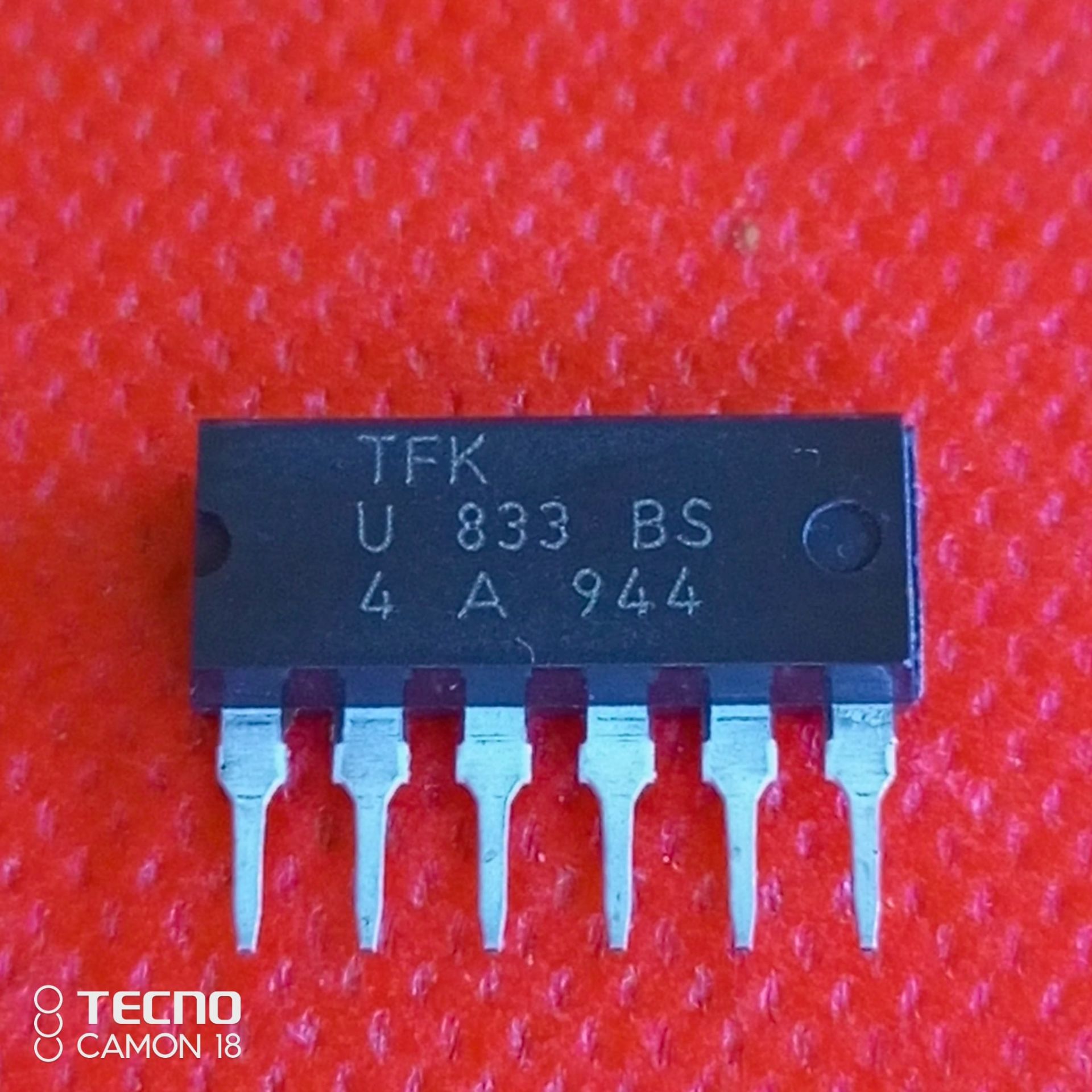 U833BS  IC 1.3-GHz Prescaler for PLLs in TV, CATV and SAT TV Tuners; (G)