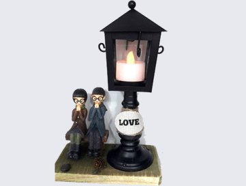 Işıklı Nostaljik Sokak Lambası Altında Sevgili Biblo