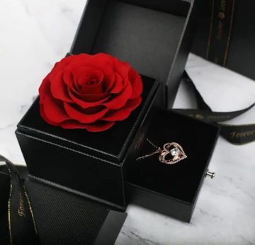 Sevgiliye Romantik Hediye Kırmızı Gül İçinde Mücevher Kutusu