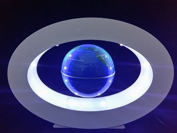 Manyetik Havada Duran Oval Işıklı Dünya