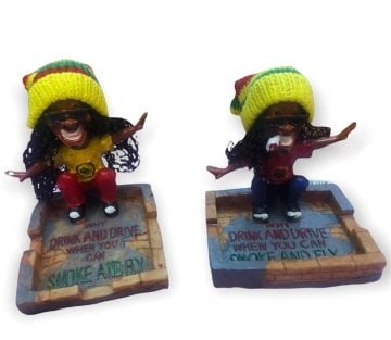 Dans Eden Şapkalı Bob Marley Tasarımlı Polyester Küllük